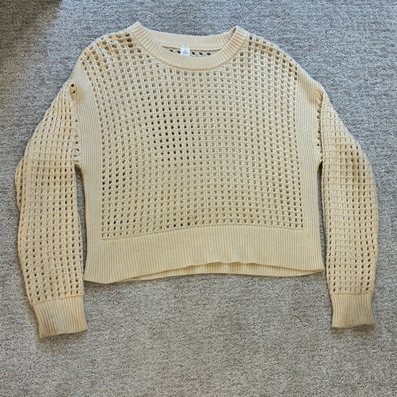Old Navy Sweaters - GCU Old Navy Cream Crew Neck Pull Over with Textured Knit